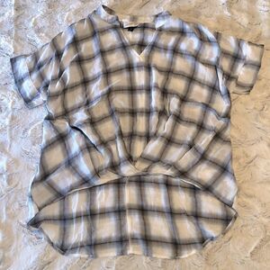 𝅺universal Thread hi-low plaid top size M